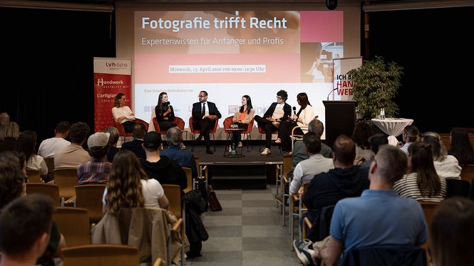 Home Podiumsdiskussion über Fotografie und Recht vor Publikum